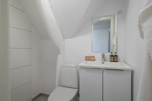 Shower, towels
