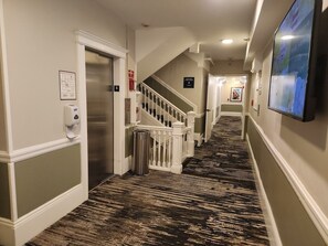 المنشأة من الداخل