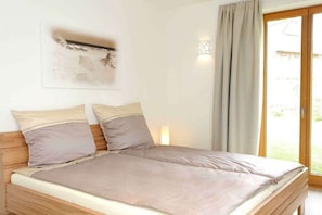 1 bedroom, iron/ironing board, Internet, bed sheets