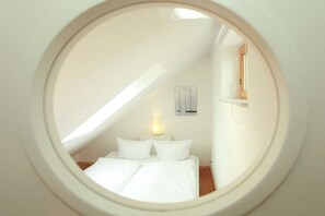 2 室のベッドルーム、旅行用ベビーベッド、WiFi (無料)、ベッドシーツ