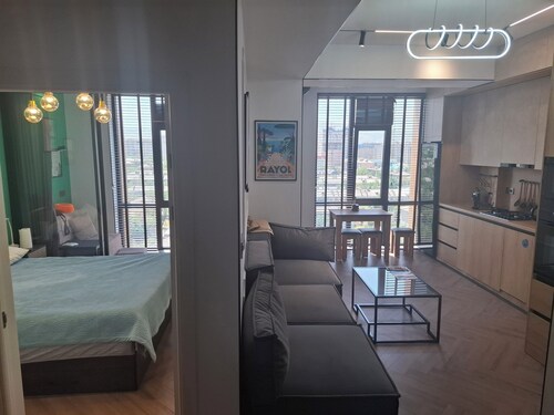 Panoramic Mountain-View Studio – Brand New