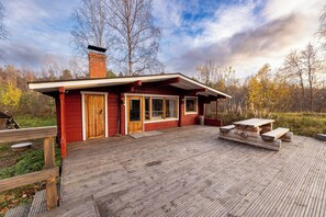 Outdoor dining - Experience amazing Ivalo 4,5km from the AirPort (Inari)