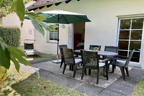 Outdoor dining - in the Lenzer Höh I holiday park (Fünfseen OT Lenz)