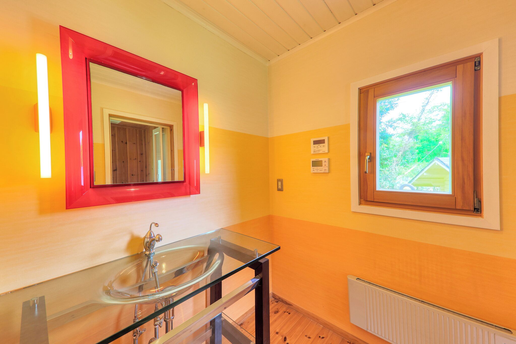 别墅, 露台, 花园景观 | 浴室 | 浴袍、拖鞋