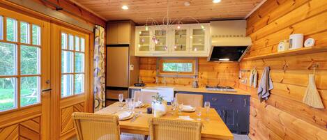 Villa, balkong, hageutsikt | Eget kjøkken