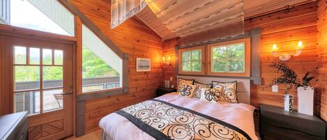 Villa, Balkon, Gartenblick