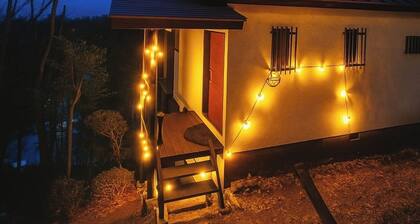 5 minutes by car from Yubatake! Luxurious stay in Kusatsu with a spectacular bath and sauna with free-flowing hot-spring water from the Kusatsu Onsen hot spring and unlimited movies!