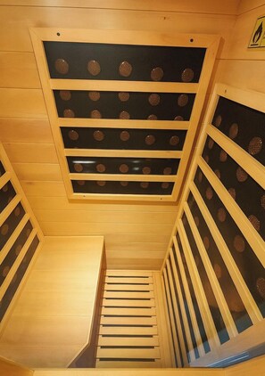 Sauna - 5 minutes by car from Yubatake! Luxurious stay in Kusatsu with a spectacular bath and sauna with free-flowing hot-spring water from the Kusatsu Onsen hot spring and unlimited movies! (草津町)