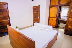 Desk, iron/ironing board, free WiFi, bed sheets