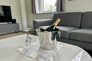 Smart TV, libri, impianto stereo