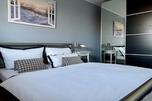 2 bedrooms, iron/ironing board, Internet