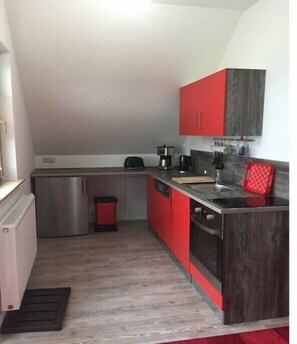 Fridge, oven, stovetop, dishwasher