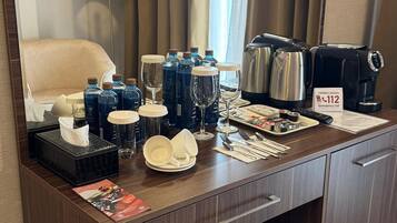 Doppia Deluxe, vista città | Una scrivania, insonorizzazione, ferro/asse da stiro, Wi-Fi gratuito