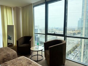 Standard Twin Room, Non Smoking, City View | Meja, kalis bunyi, seterika/papan seterika, Wi-fi percuma 