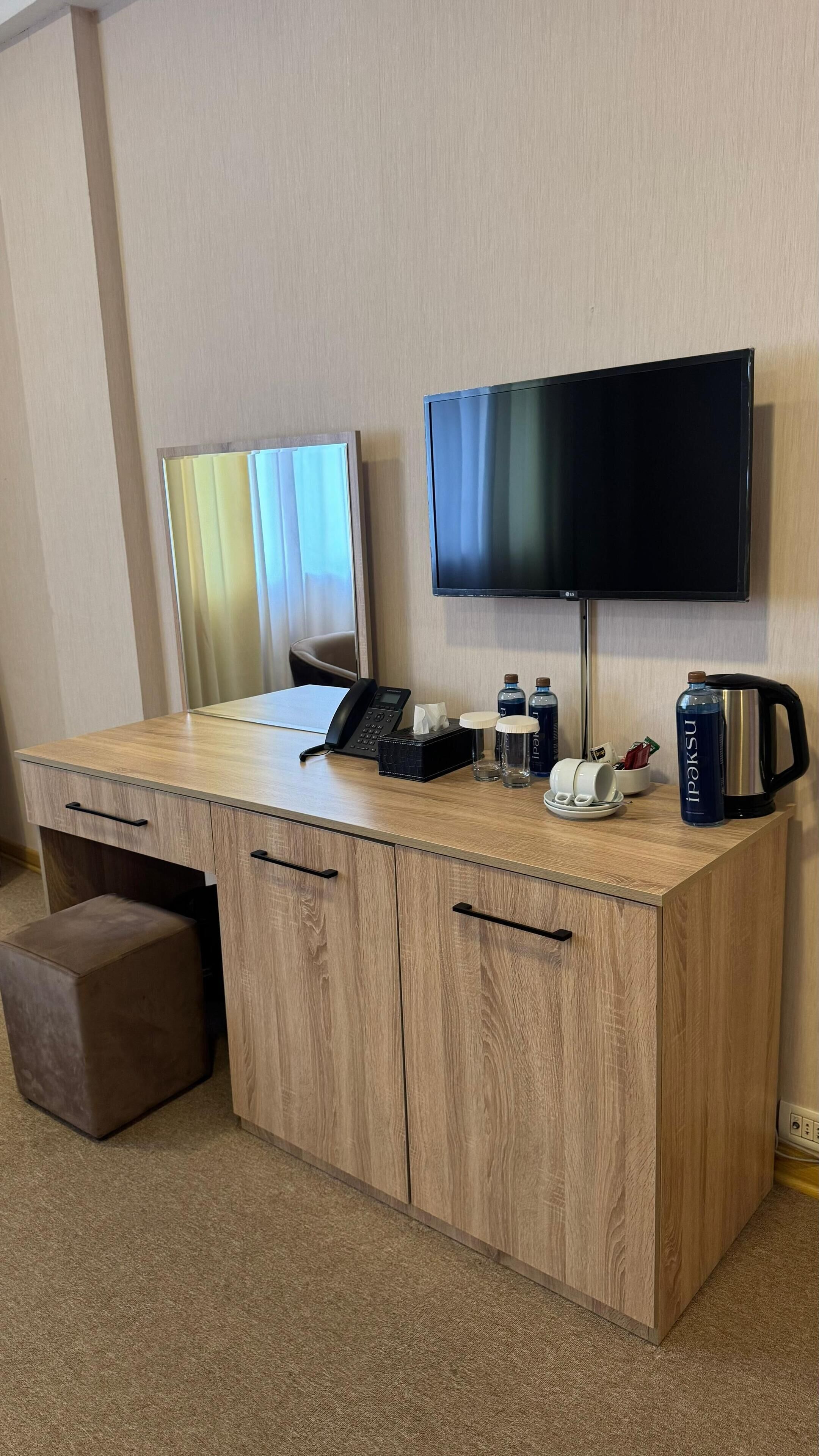 Desk, soundproofing, iron/ironing board, free WiFi