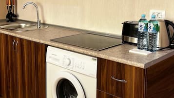 Classic Apartment, 2 Bedrooms, Non Smoking, City View | Private kitchen | Microwave, cookware/dishes/utensils