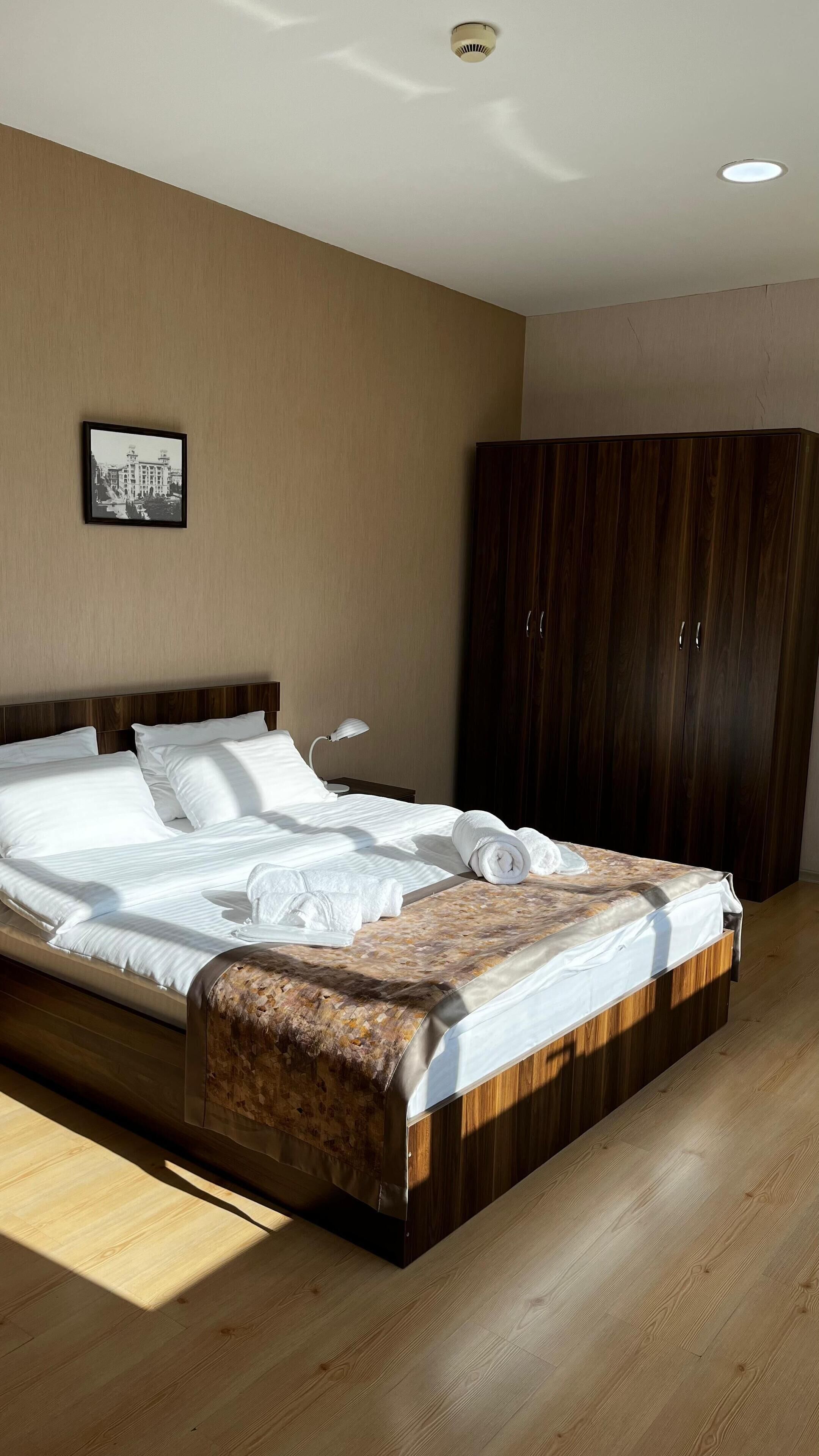 Desk, soundproofing, iron/ironing board, free WiFi