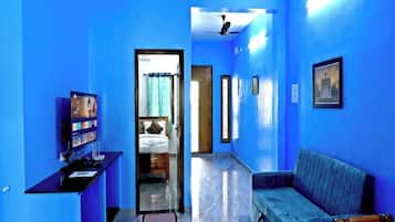 Deluxe Apartment | Egyptian cotton sheets, premium bedding, free WiFi