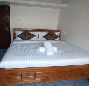 Egyptian cotton sheets, premium bedding, free WiFi