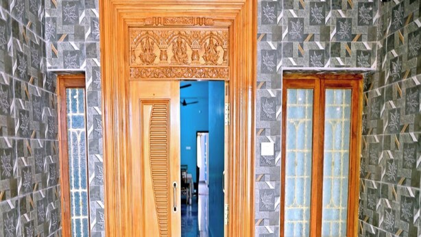 A room with a large wooden door and two windows with wooden frames and glass panes. - Golden Home Stay (Puducherry)