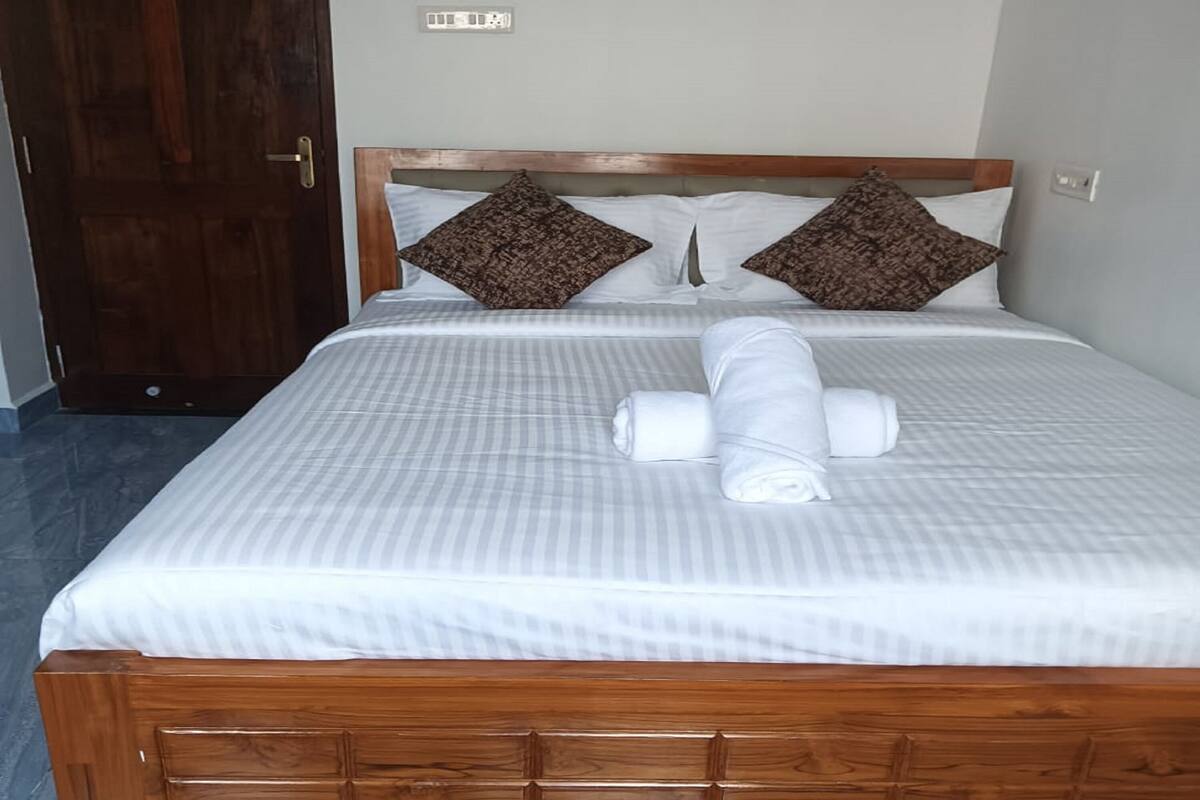 Egyptian cotton sheets, premium bedding, free WiFi