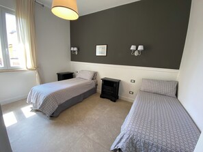 2 Schlafzimmer, Schreibtisch, Bügeleisen/Bügelbrett, Internetzugang
