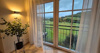 Apartment 'Schmallenberger MauerBlümchen' mit privater Terrasse und WLAN