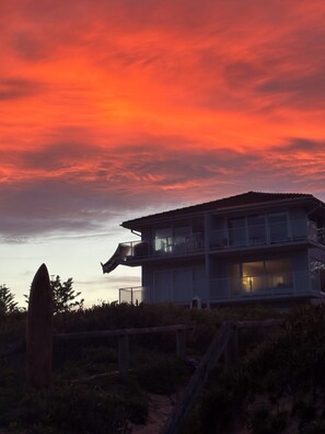 Exterior - Beach bliss - direct beach access apartment (Narrabeen)