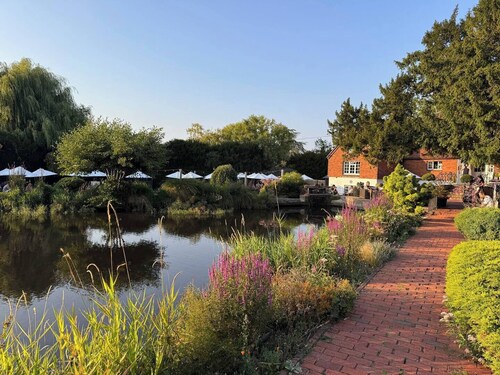 Sleek, smart, and steps from Historic High Street