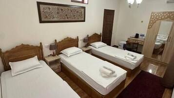 Kamar Triple Standar, pemandangan halaman | Wi-Fi gratis