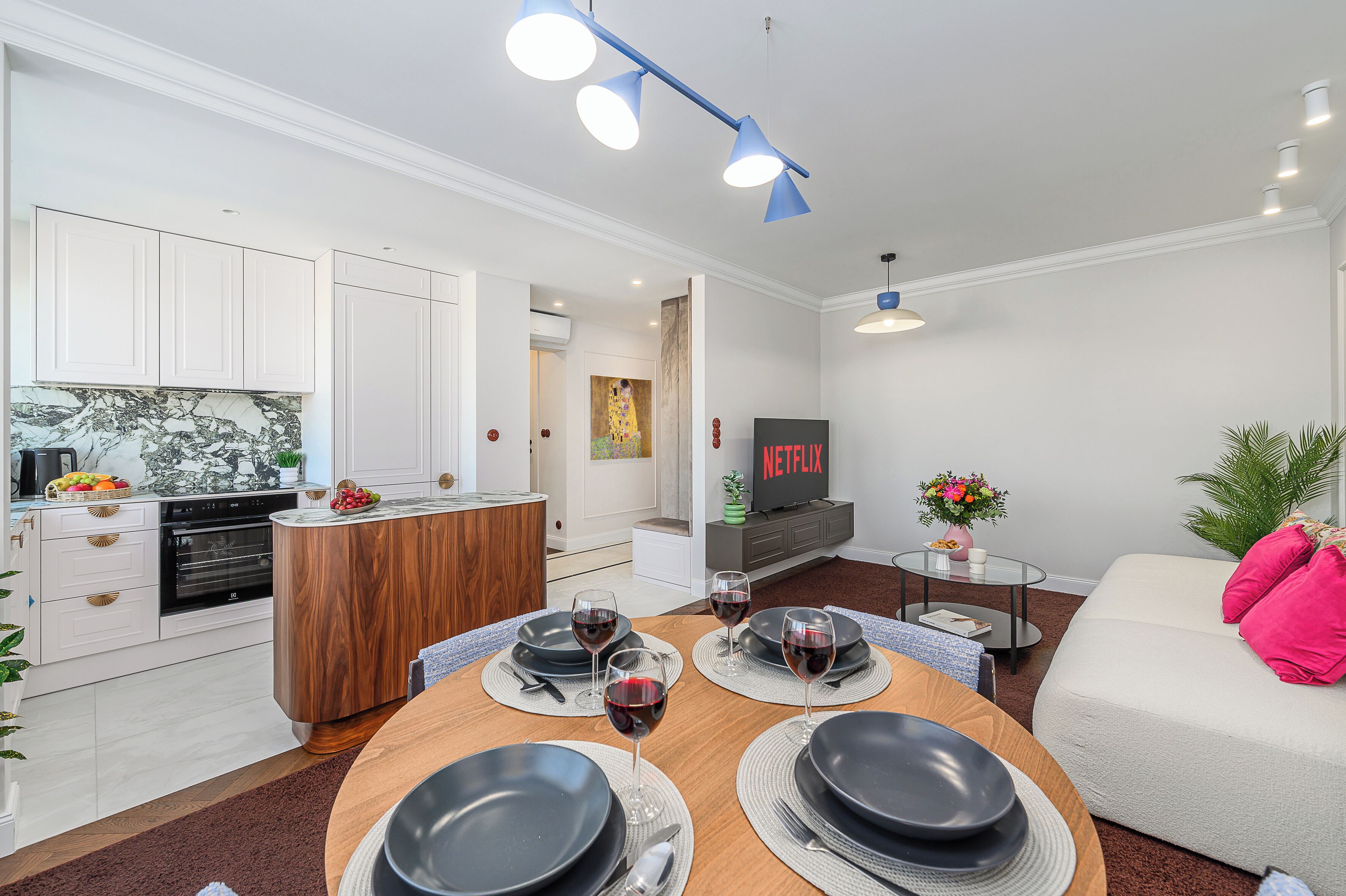 컴포트 아파트, 발코니, 마당 전망 | 암막 커튼, 다리미/다리미판, 유아용 침대, 여행용 아기침대