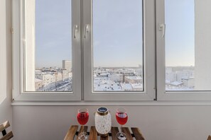 Comfort Apartment, Balcony, Courtyard View | Balcony - Lumina premium apartment with city view (Warsaw)