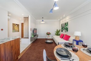 舒適公寓, 陽台, 庭園景觀 | 遮光布/窗簾、熨斗/熨衣板、搖籃/嬰兒床、隨行嬰兒床