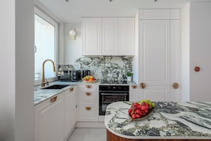 Appartement Confort, balcon, vue cour intérieure | Cuisine privée