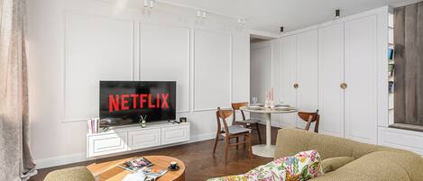 Comfort Apartment, Balcony, Courtyard View | Iron/ironing board, cribs/infant beds, travel crib, free WiFi