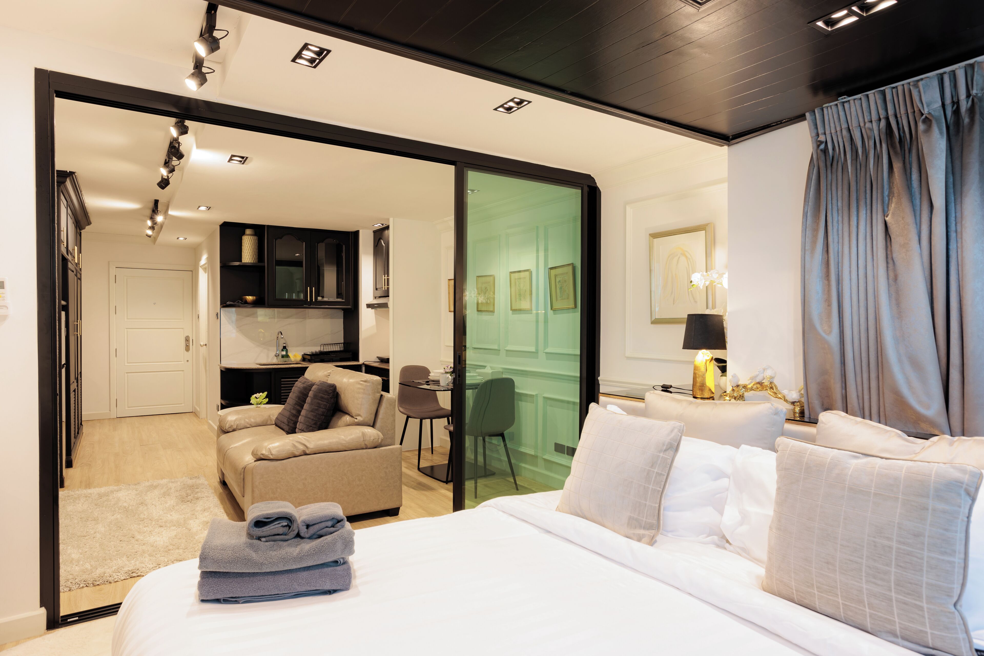 Iron/ironing board, WiFi, bed sheets