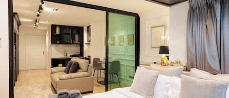 熨斗/熨衫板、Wi-Fi、床單