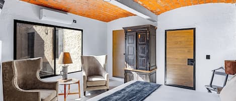 Deluxe-Zimmer, 1 King-Bett | Zimmersafe, Verdunkelungsvorhänge, schallisolierte Zimmer