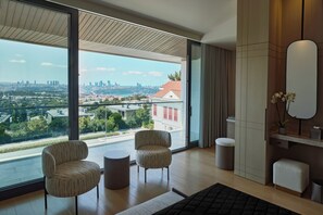 Panorama kamer, uitzicht op zee | Een kluis op de kamer, een laptopwerkplek, verduisterende gordijnen