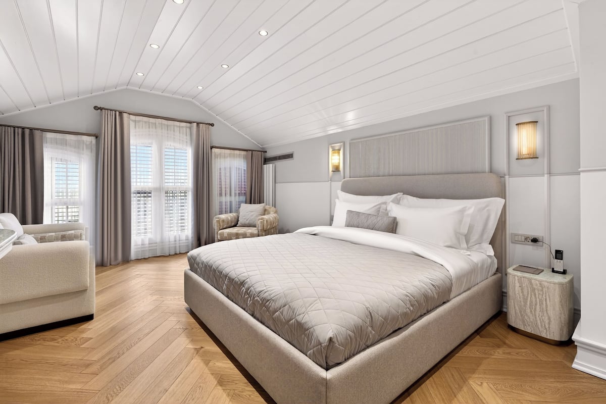 Executive Room, Balcony, Sea View | Egyptian cotton sheets, premium bedding, minibar, in-room safe