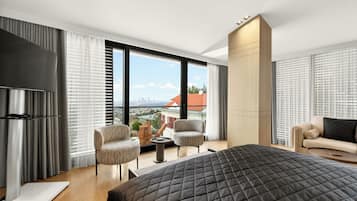 Junior Room, Sea View | Cadar kapas Mesir, peralatan tempat tidur premium, bar mini