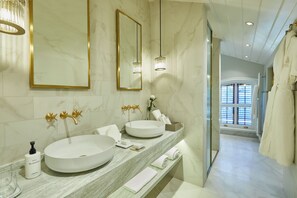 Exclusive Room, Balcony, Sea View | Bathroom | Shower, hair dryer, slippers, towels