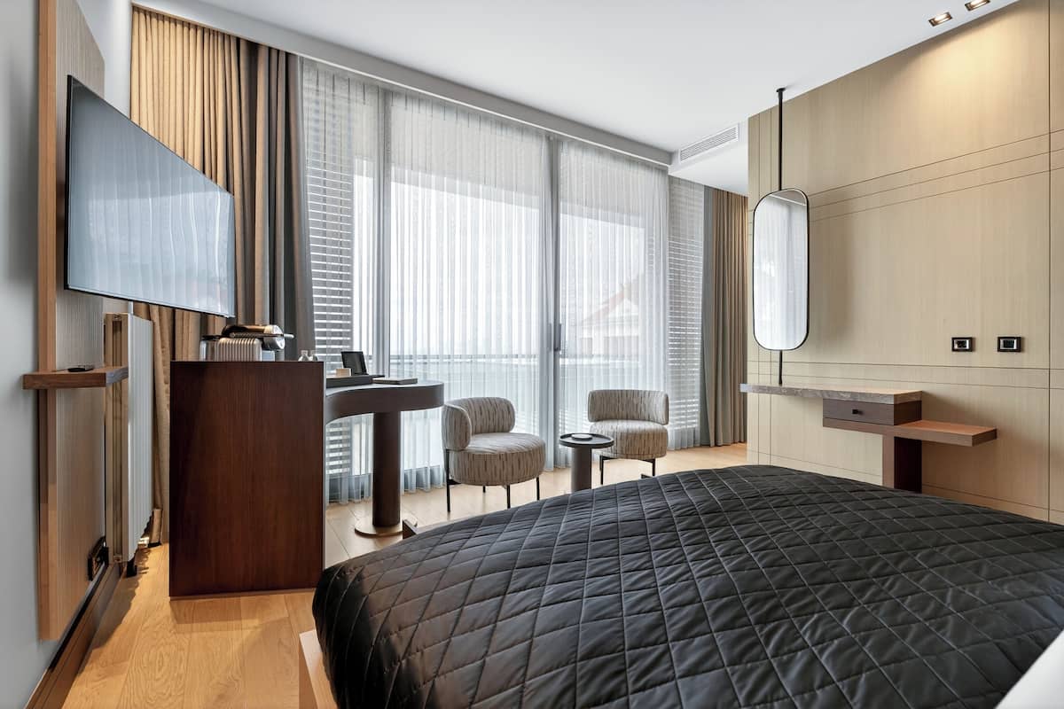 Comfort Room | Egyptian cotton sheets, premium bedding, minibar, in-room safe