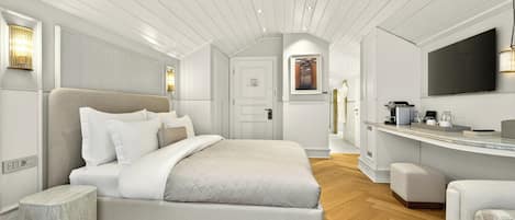 Egyptian cotton sheets, premium bedding, minibar, in-room safe