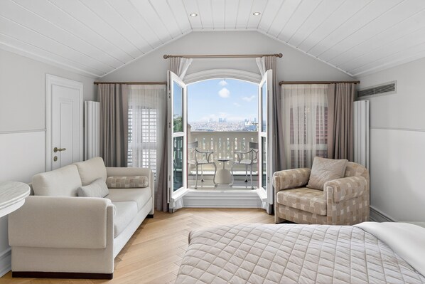 Chambre exécutive, balcon, vue sur la mer | Draps en coton égyptien, literie de qualité, minibar, coffre-fort