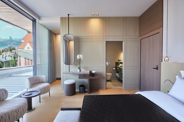 Business-Doppelzimmer | Zimmersafe, laptopgeeigneter Arbeitsplatz, Verdunkelungsvorhänge