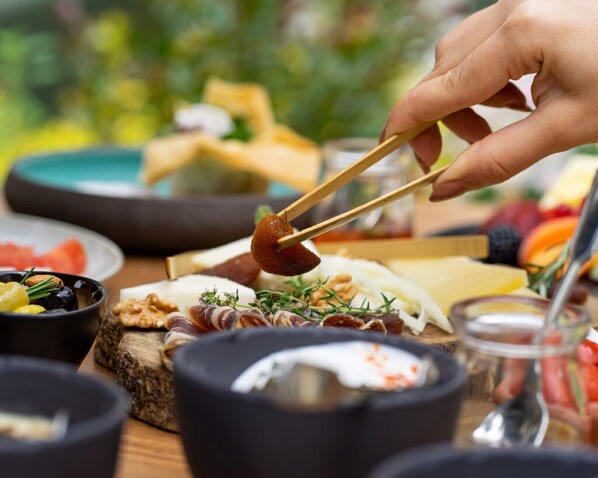 Daily continental breakfast (EUR 25 per person) - Arbor Hotel - Signature Collection (İstanbul)