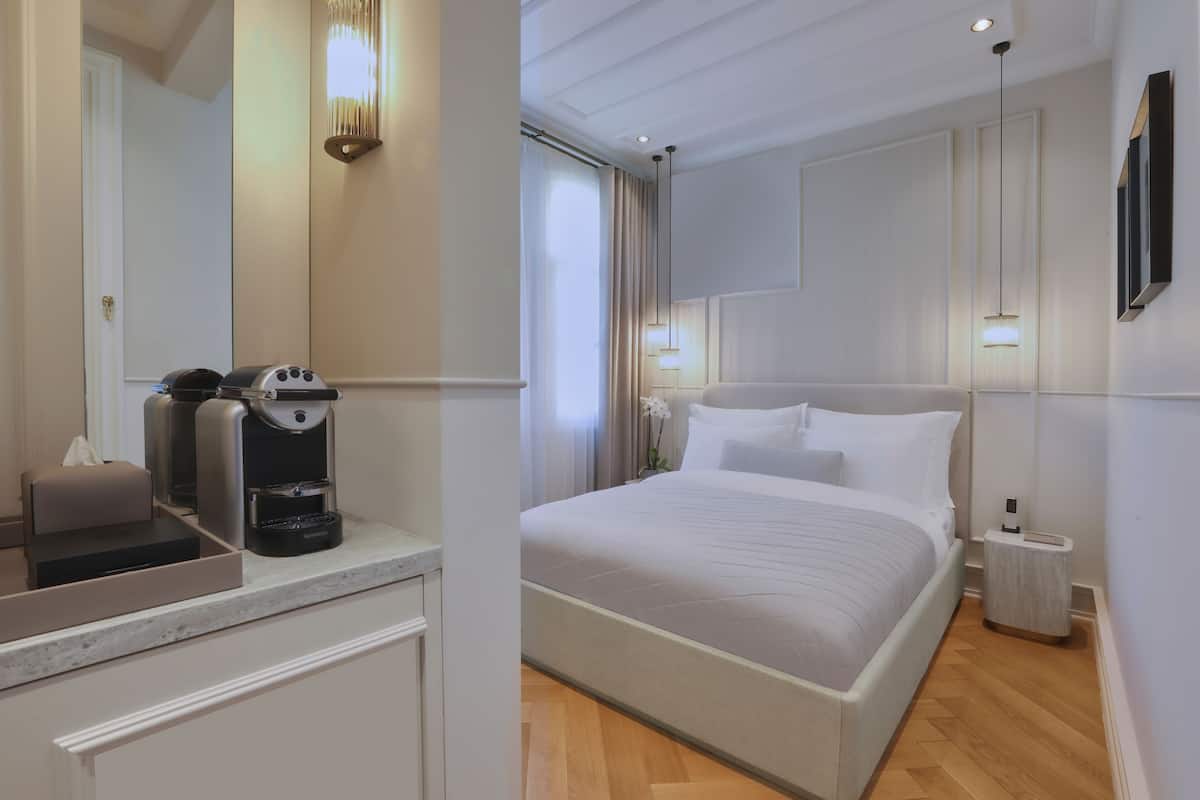 Classic Double Room, Garden View | In-room safe, laptop workspace, blackout drapes, soundproofing