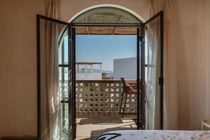 4 bedrooms, in-room safe, desk, iron/ironing board