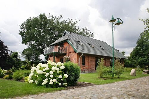 Holiday Home 'Seeadler Am Dümmer' with Lake View, Private Terrace and Wi-Fi